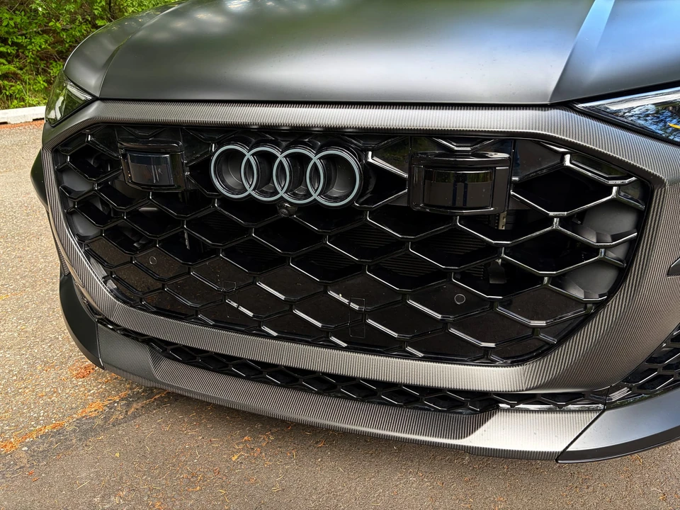 2025 Audi RS Q8 Performance - Image 25 of 31