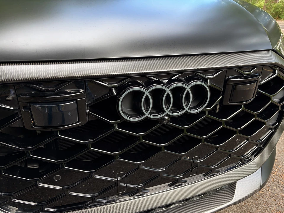 2025 Audi RS Q8 Performance - Image 26 of 31