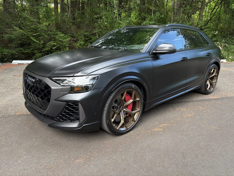 2025 Audi RS Q8 Performance - Image 24 of 31