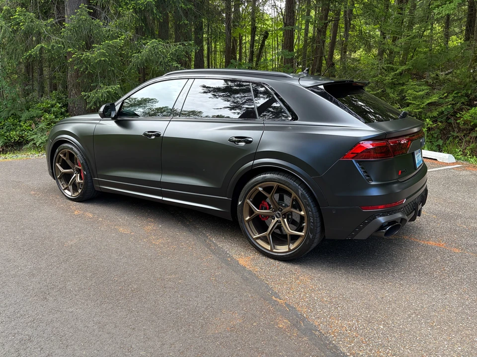 2025 Audi RS Q8 Performance - Image 21 of 31