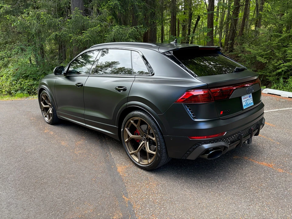 2025 Audi RS Q8 Performance - Image 20 of 31