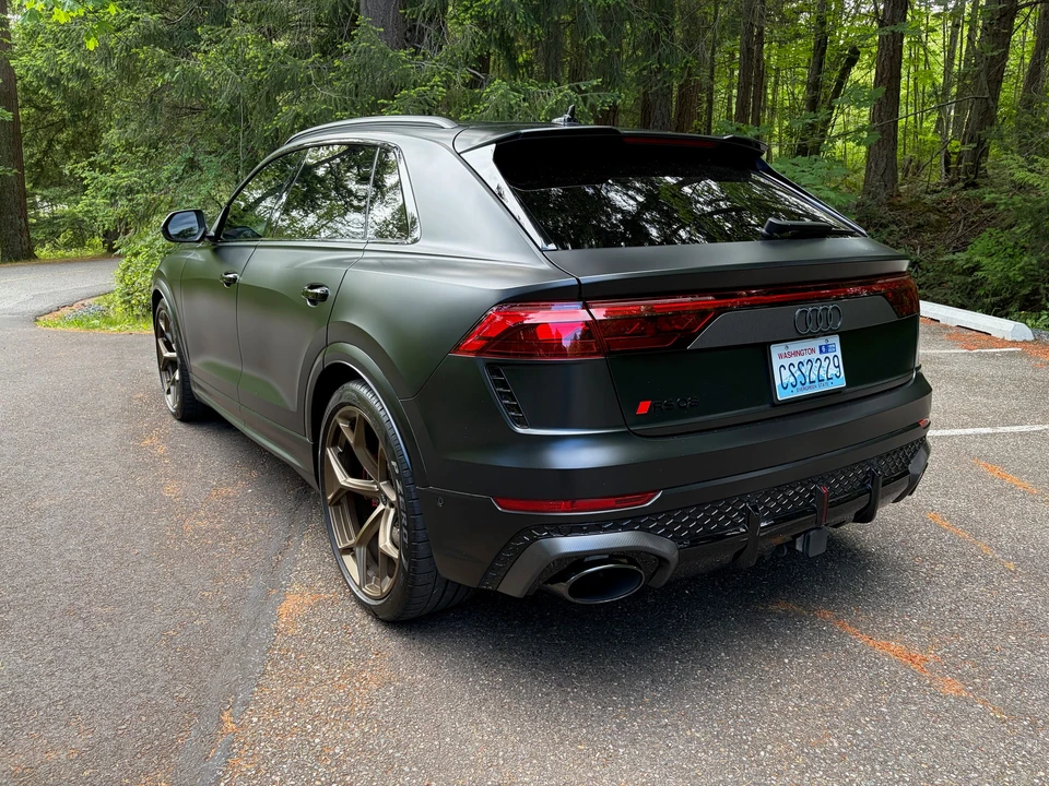 2025 Audi RS Q8 Performance - Image 19 of 31