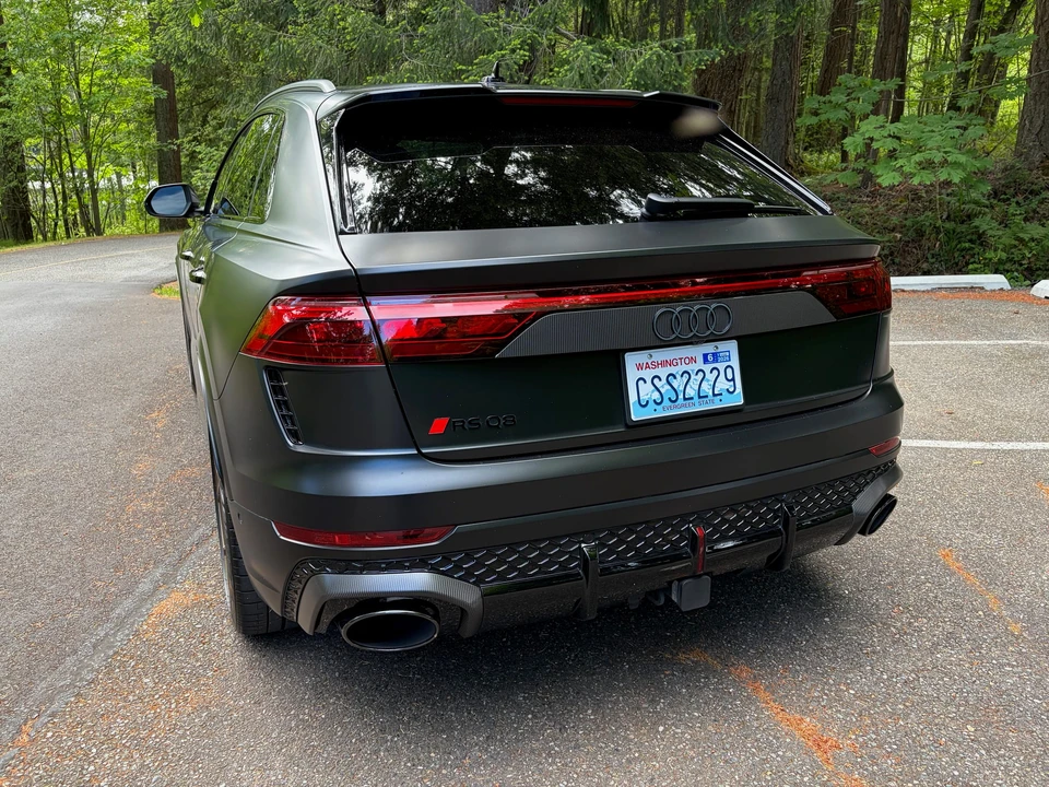 2025 Audi RS Q8 Performance - Image 18 of 31