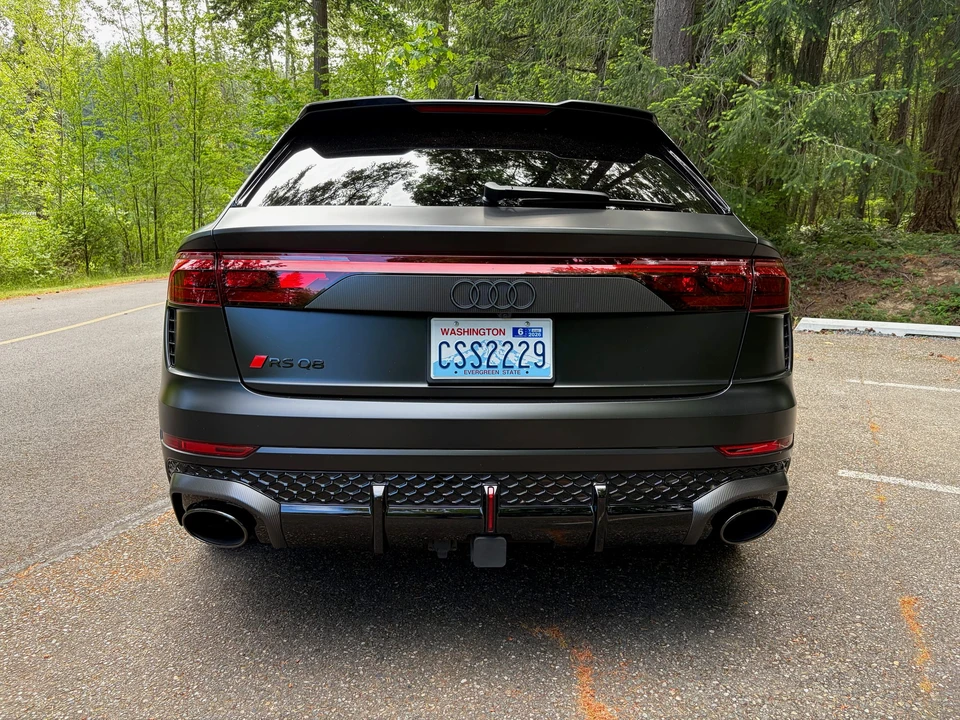 2025 Audi RS Q8 Performance - Image 17 of 31