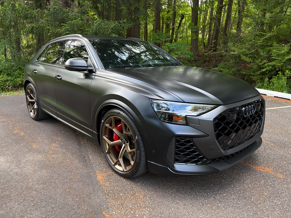 2025 Audi RS Q8 Performance - Image 7 of 31