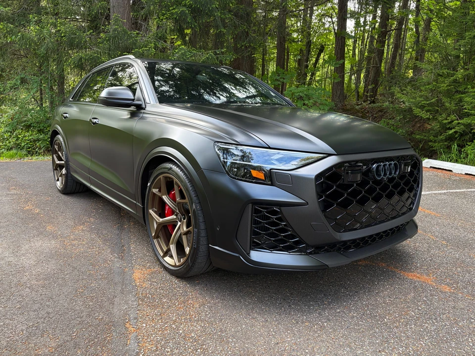 2025 Audi RS Q8 Performance - Image 8 of 31