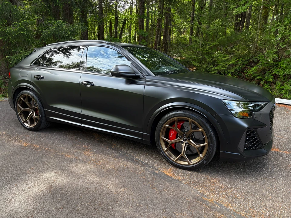 2025 Audi RS Q8 Performance - Image 10 of 31