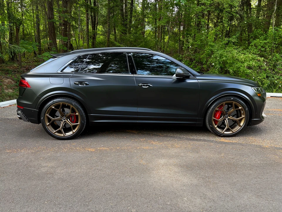 2025 Audi RS Q8 Performance - Image 13 of 31