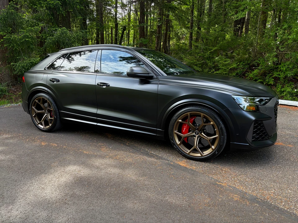 2025 Audi RS Q8 Performance - Image 11 of 31