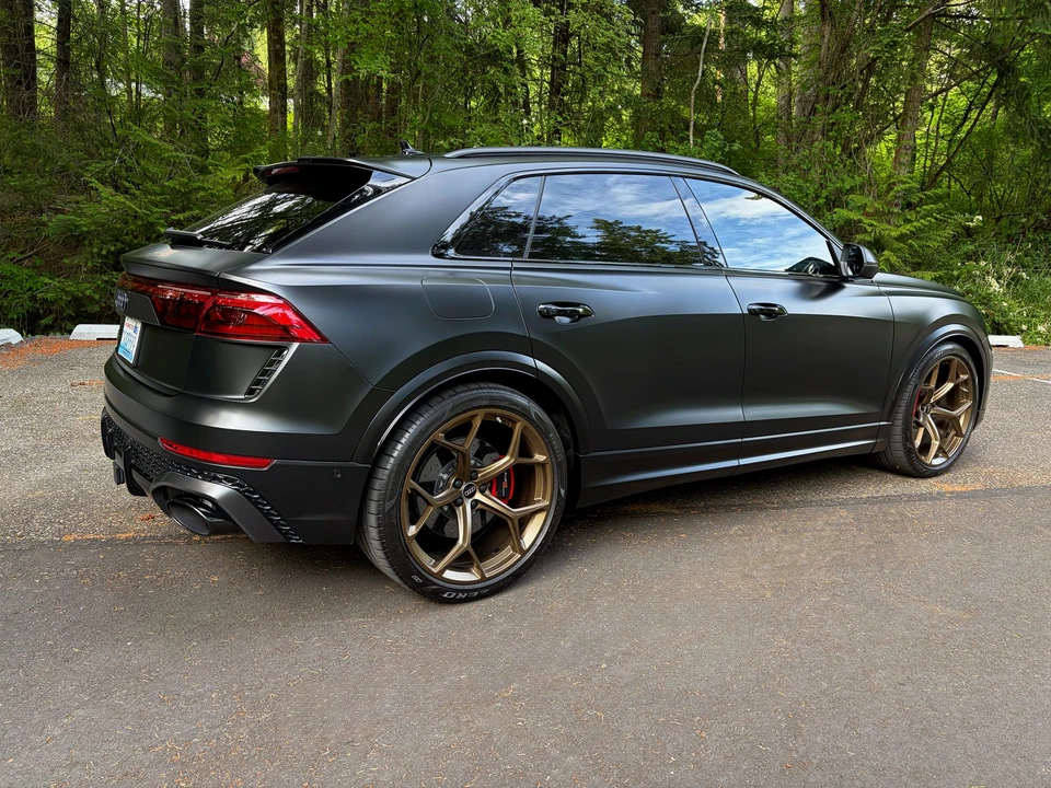 2025 Audi RS Q8 Performance - Image 14 of 31