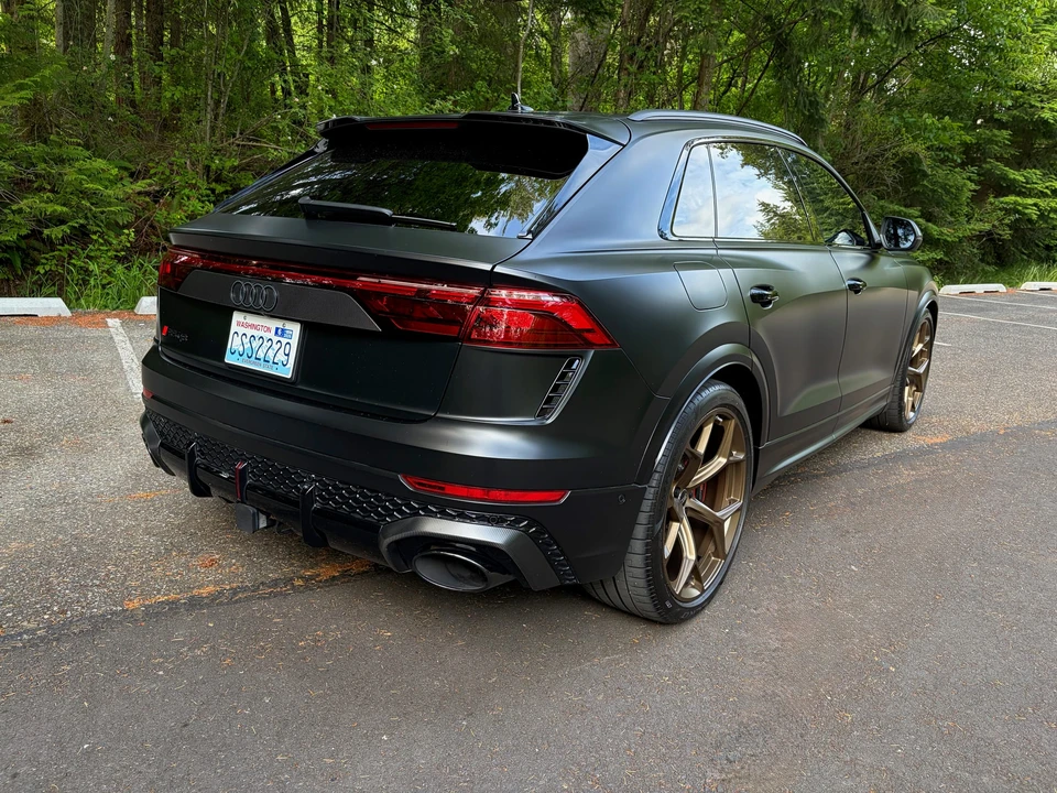 2025 Audi RS Q8 Performance - Image 15 of 31