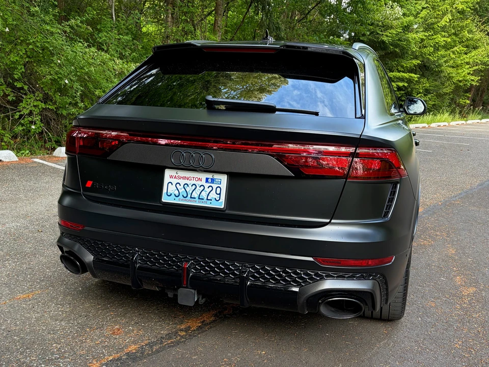2025 Audi RS Q8 Performance - Image 16 of 31
