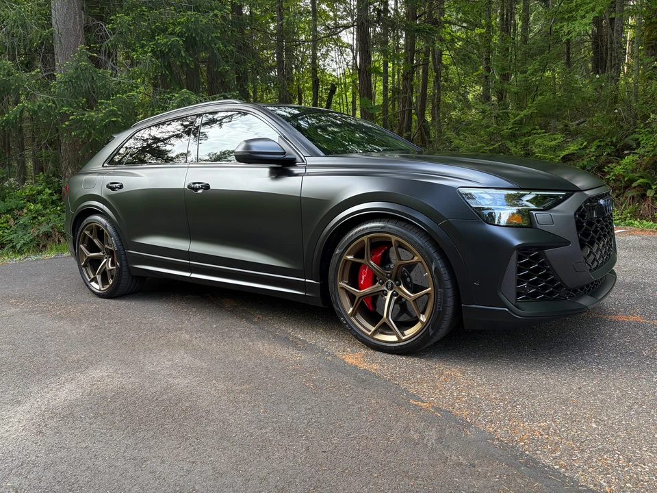 2025 Audi RS Q8 Performance - Image 9 of 31