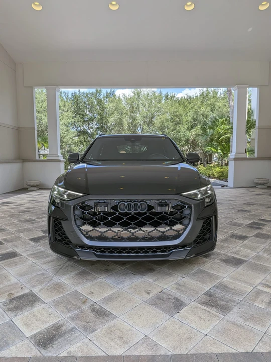 2025 Audi RS Q8 Performance - Image 3 of 31
