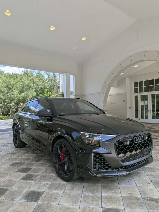 2025 Audi RS Q8 Performance - Image 4 of 31