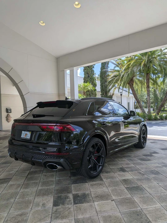 2025 Audi RS Q8 Performance - Image 6 of 31