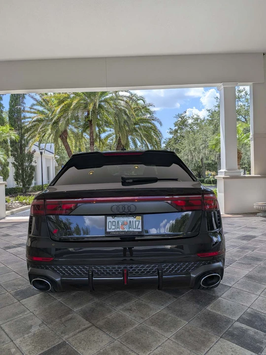 2025 Audi RS Q8 Performance - Image 7 of 31