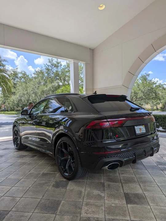 2025 Audi RS Q8 Performance - Image 8 of 31