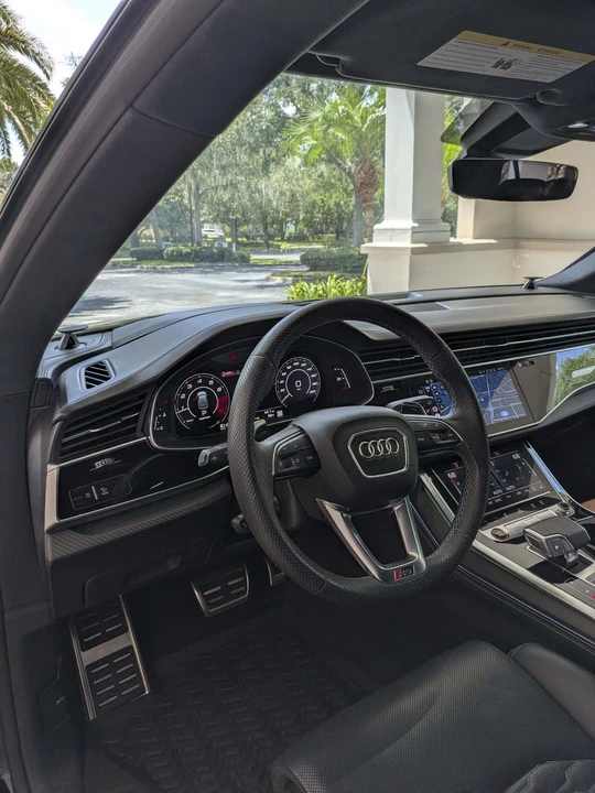 2025 Audi RS Q8 Performance - Image 29 of 31