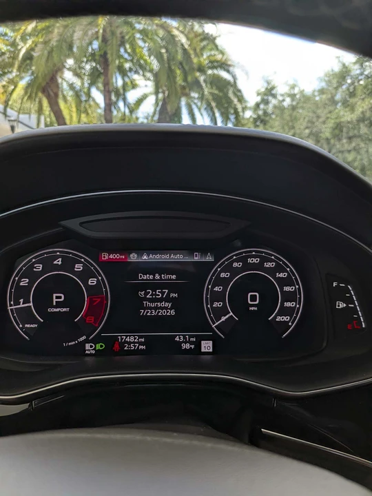 2025 Audi RS Q8 Performance - Image 30 of 31
