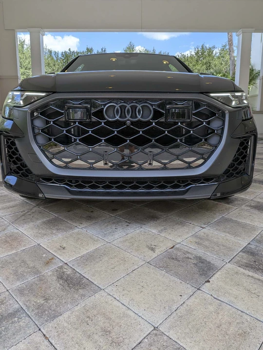 2025 Audi RS Q8 Performance - Image 10 of 31