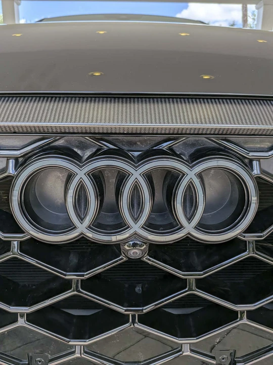 2025 Audi RS Q8 Performance - Image 15 of 31