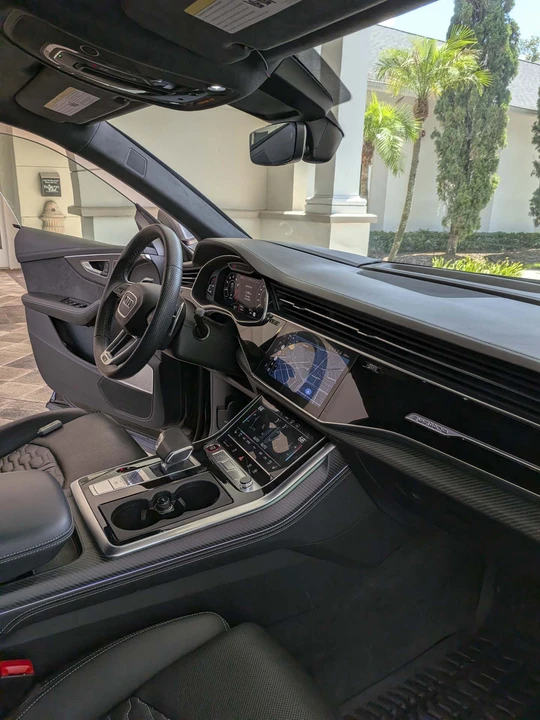 2025 Audi RS Q8 Performance - Image 28 of 31