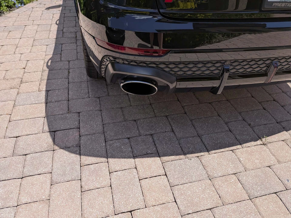 2025 Audi RS Q8 Performance - Image 13 of 31