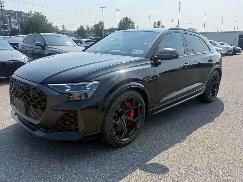 2025 Audi RS Q8 Performance - Image 2 of 17