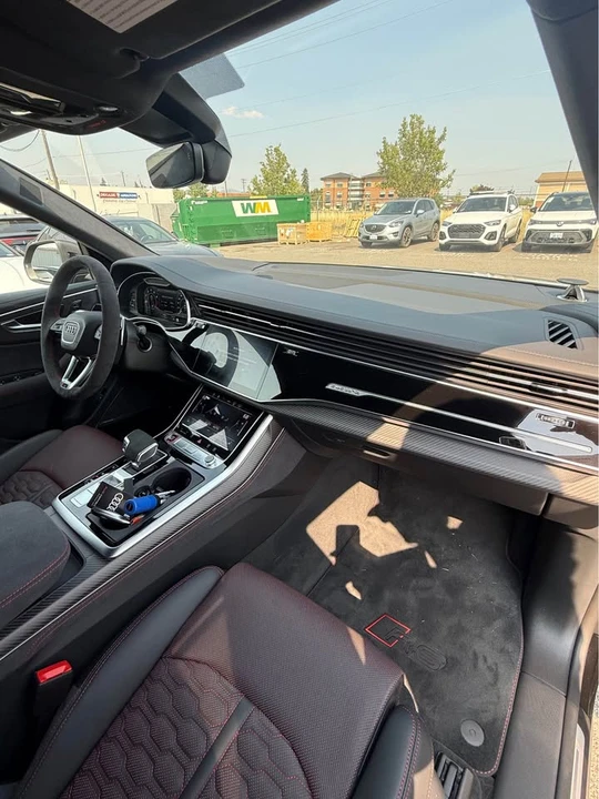 2025 Audi RS Q8 Performance - Image 11 of 17