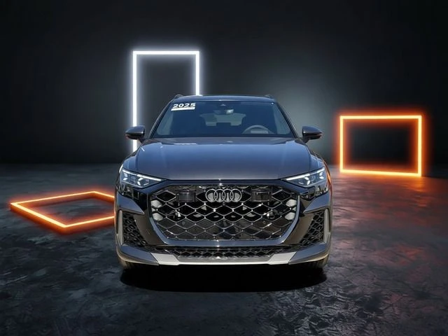 2025 Audi RS Q8 Performance - Image 10 of 20