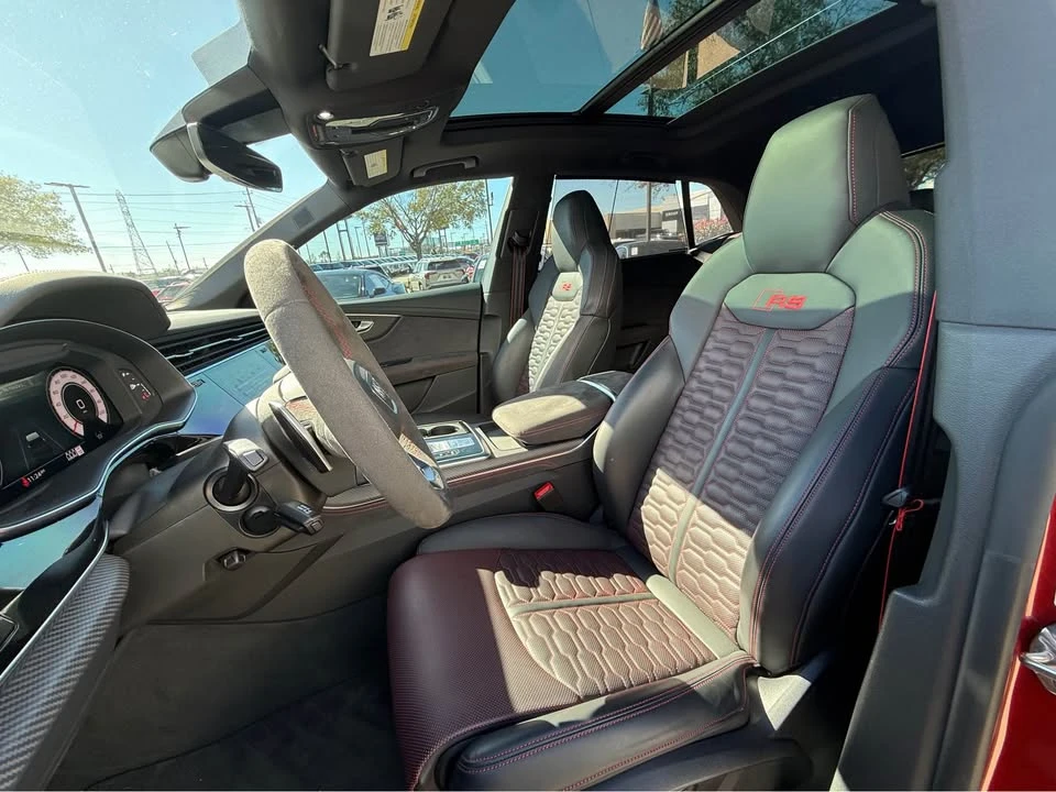 2025 Audi RS Q8 Performance - Image 6 of 8