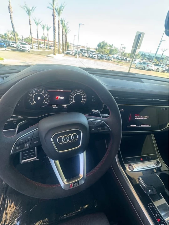 2025 Audi RS Q8 Performance - Image 7 of 13
