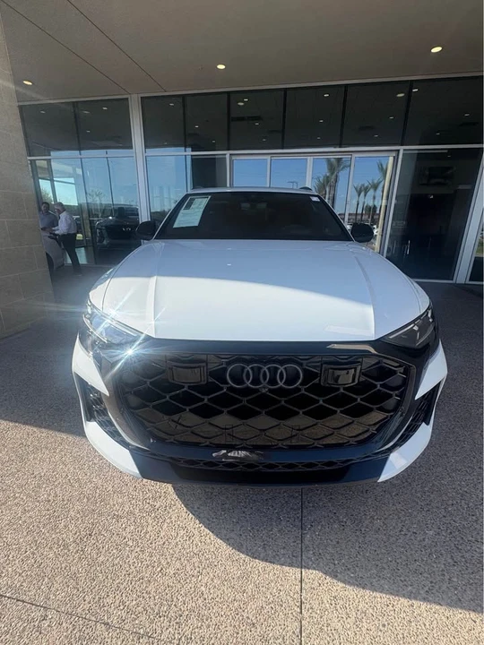 2025 Audi RS Q8 Performance - Image 5 of 13
