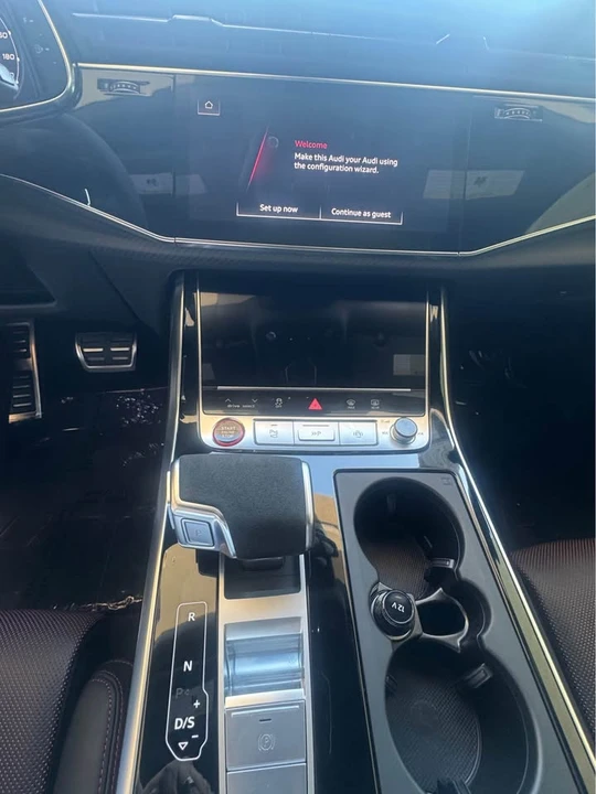 2025 Audi RS Q8 Performance - Image 12 of 13