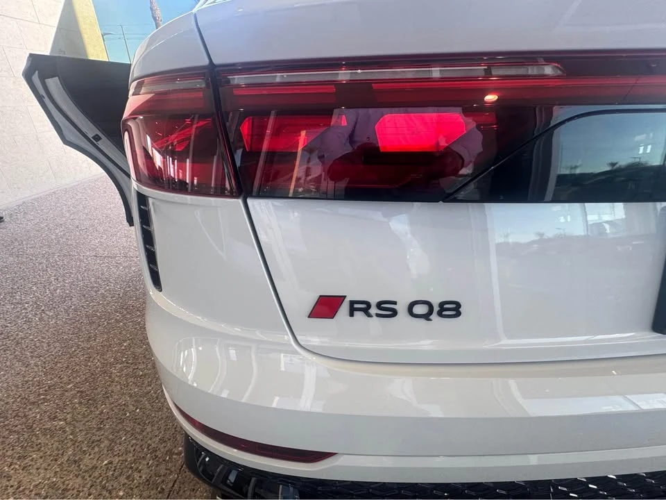 2025 Audi RS Q8 Performance - Image 10 of 13