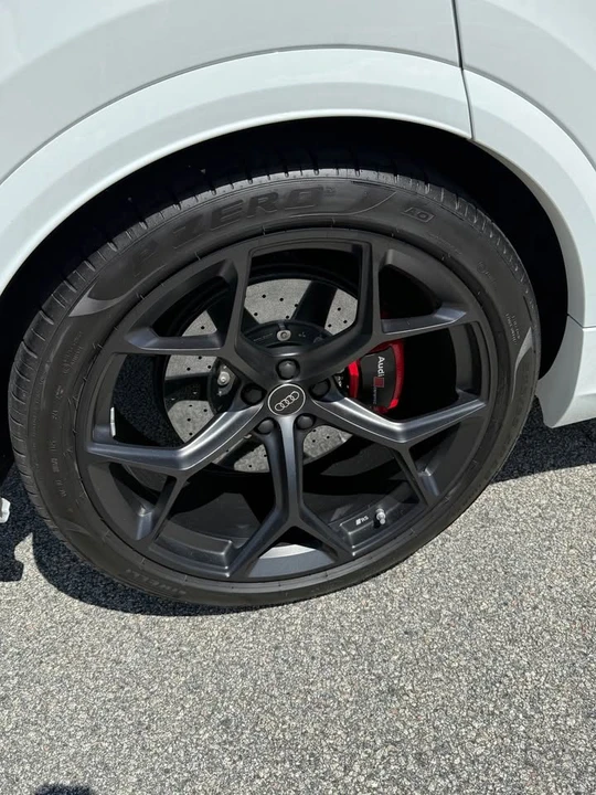 2025 Audi RS Q8 Performance - Image 9 of 20