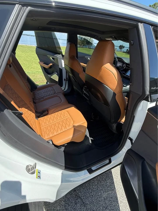 2025 Audi RS Q8 Performance - Image 16 of 20