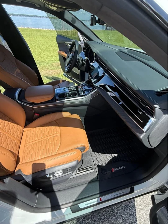 2025 Audi RS Q8 Performance - Image 17 of 20