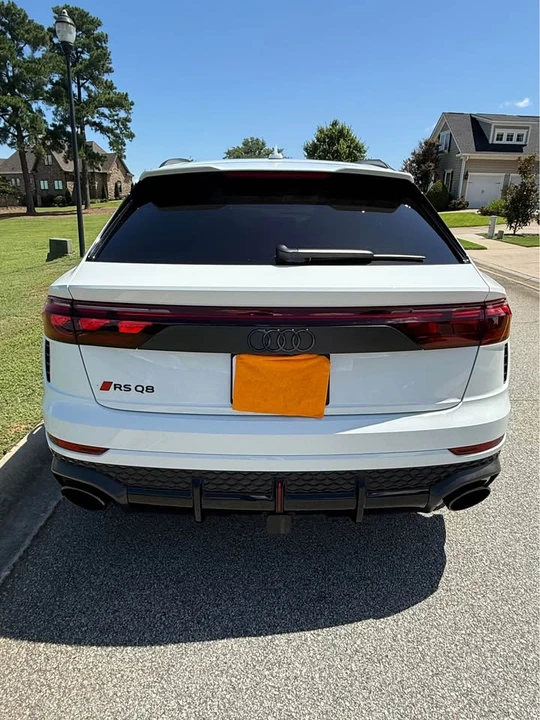 2025 Audi RS Q8 Performance - Image 8 of 20