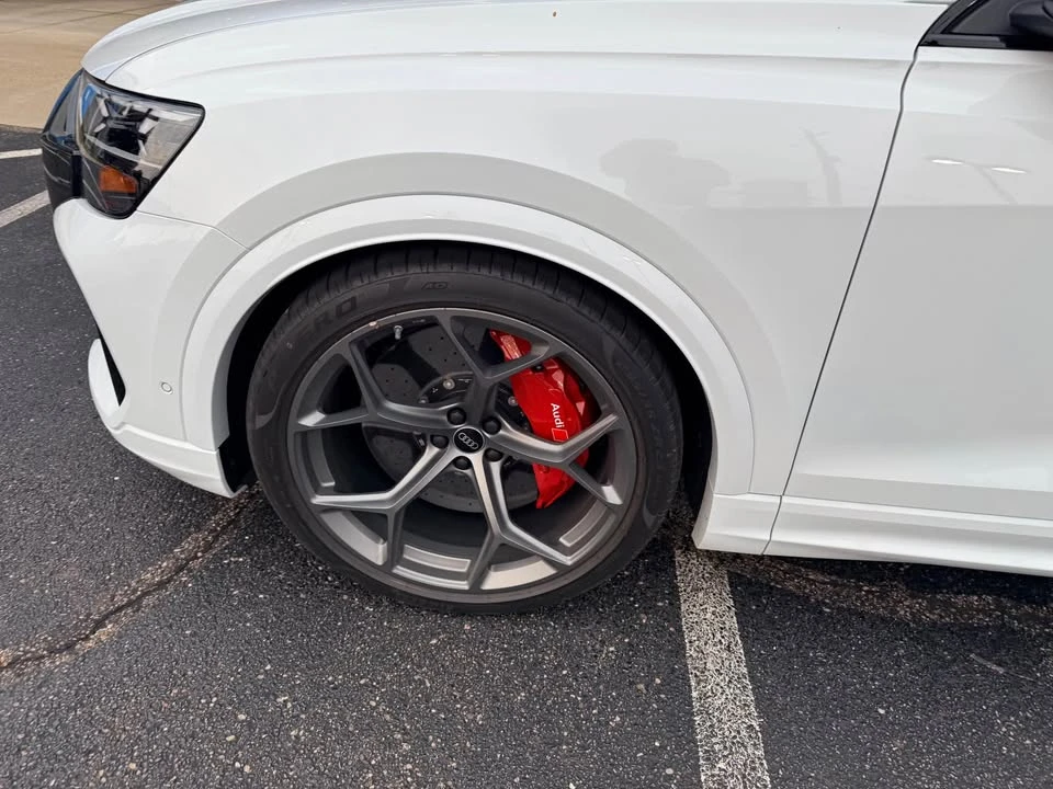 2025 Audi RS Q8 Performance - Image 12 of 14