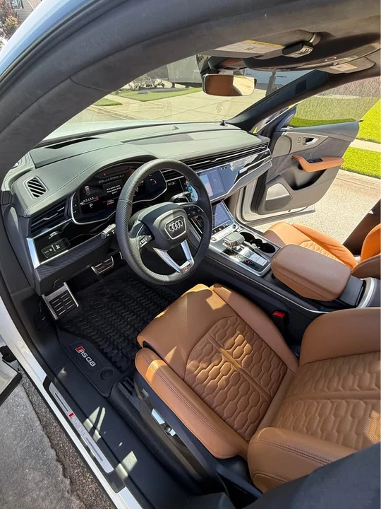 2025 Audi RS Q8 Performance - Image 13 of 20