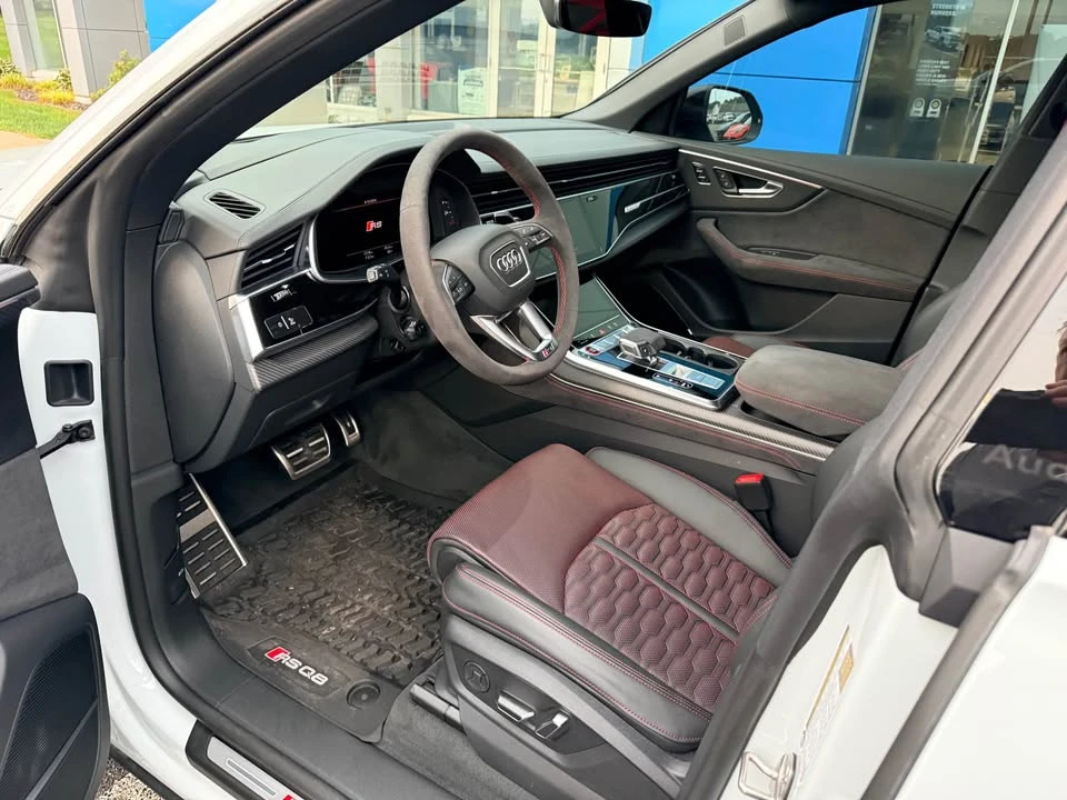 2025 Audi RS Q8 Performance - Image 7 of 14