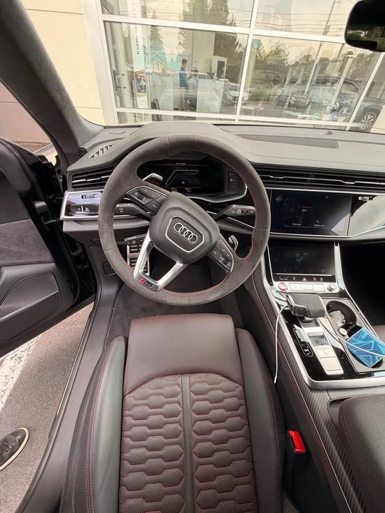 2025 Audi RS Q8 Performance - Image 4 of 4