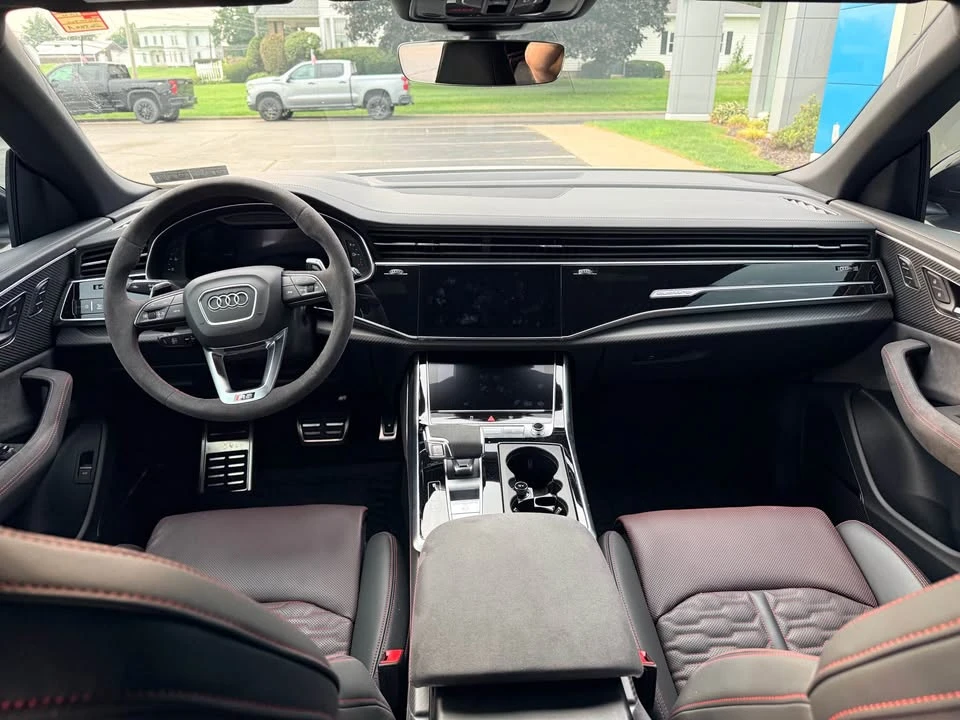 2025 Audi RS Q8 Performance - Image 9 of 14