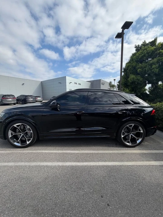 2025 Audi RS Q8 Performance - Image 3 of 11