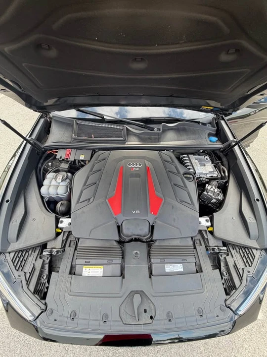 2025 Audi RS Q8 Performance - Image 9 of 11