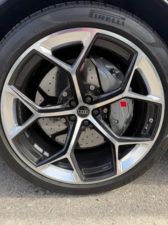2025 Audi RS Q8 Performance - Image 5 of 11