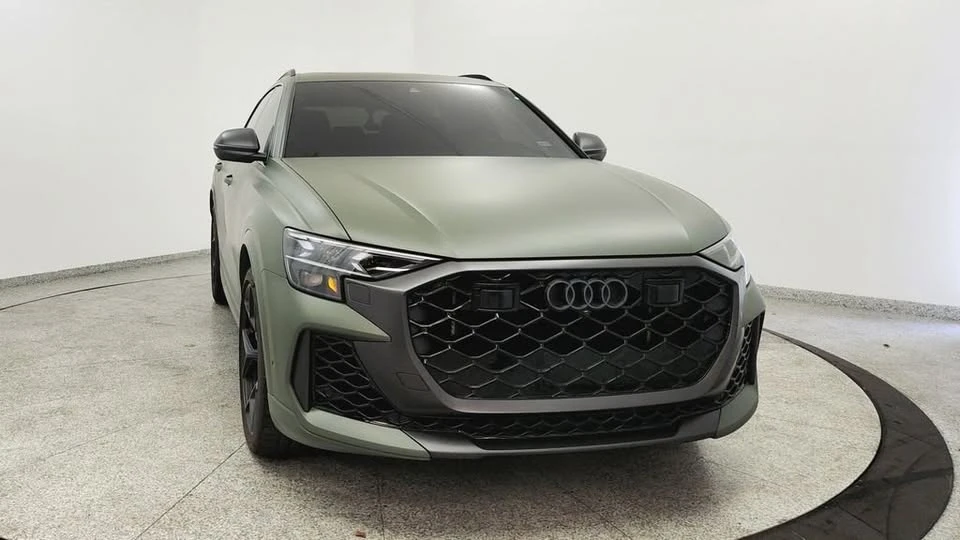 2025 Audi RS Q8 Performance - Image 8 of 8