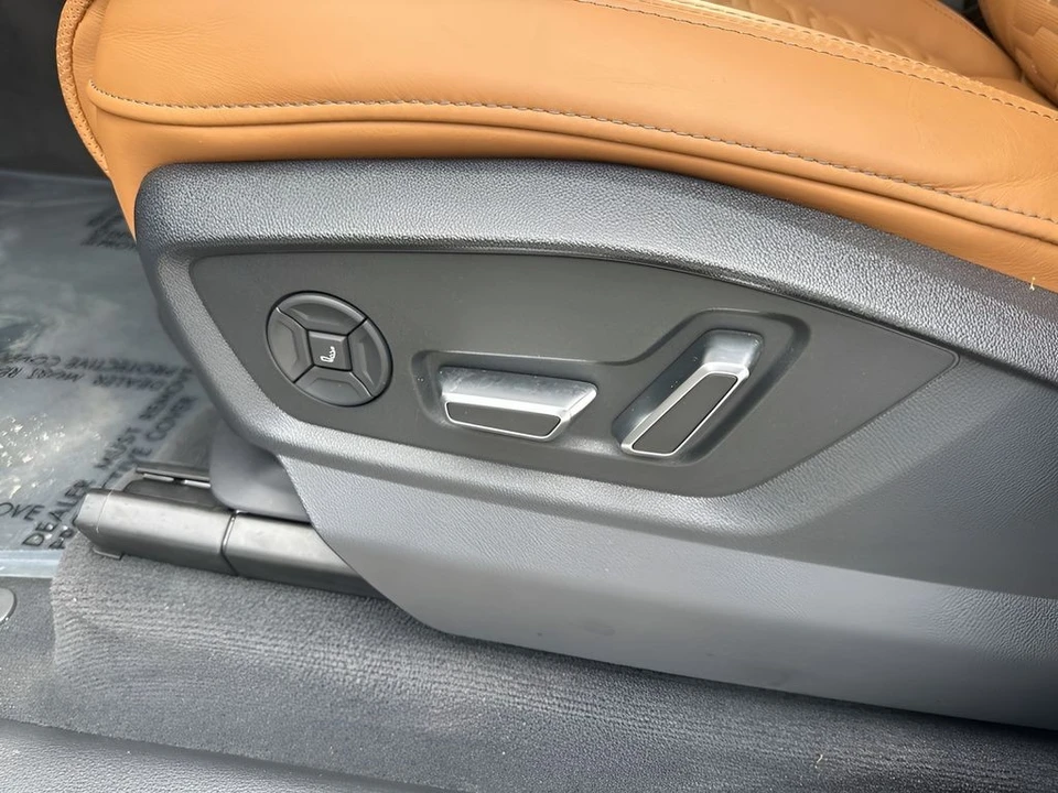 2025 Audi RS Q8 Performance - Image 10 of 12